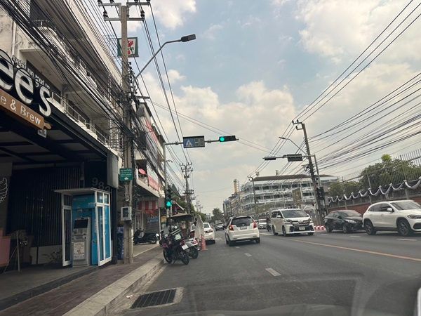 ขายตึก 3.5 ชั้น พร้อมผู้เช่า ตรงข้าม รร.เซนต์โยเซฟ ทำเลทองแบริ่ง (7-11) ซื้อแล้วรับรายได้ค่าเช่าต่อได้ทันที โทร 092-8309541 รูปที่ 3