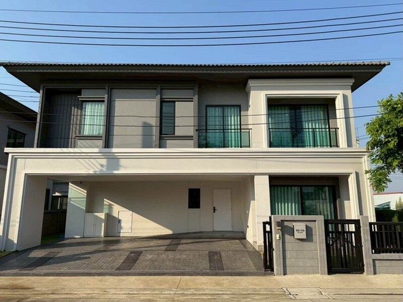 ให้เช่าบ้านเดี่ยวแปลงมุม บริทาเนีย บางนา ศรีวารี ติดสวนส่วนกลาง 4 ห้องนอน 5 ห้องน้ำ พร้อมอยู่และจอดรถ 3 คัน