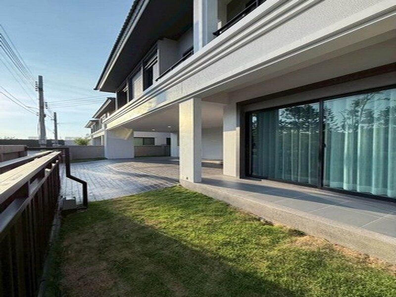 ให้เช่าบ้านเดี่ยวแปลงมุม บริทาเนีย บางนา ศรีวารี ติดสวนส่วนกลาง 4 ห้องนอน 5 ห้องน้ำ พร้อมอยู่และจอดรถ 3 คัน รูปที่ 2