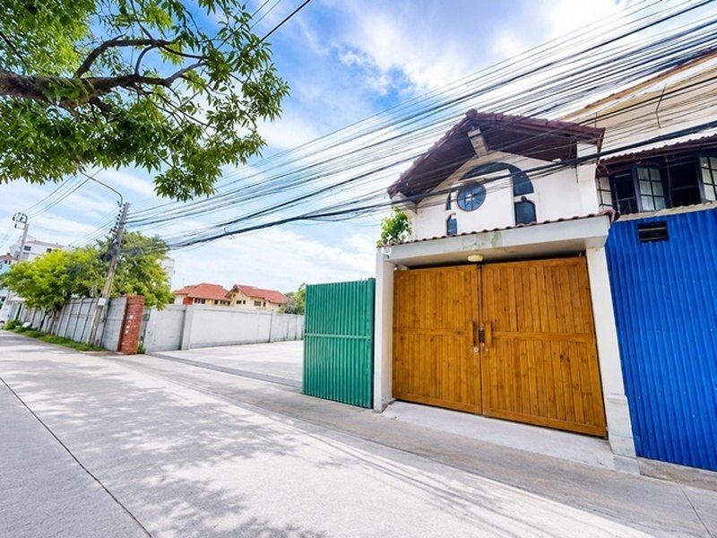 ครัวกลาง 2ชั้น AIRBNB โฮมออฟฟิศ ถนนสุขุมวิท 62-68 7นอน 4น้ำ ใกล้ BTS อุดมสุข 390 ม. พื้นที่ 56 ตร.ว. 300ตรม.