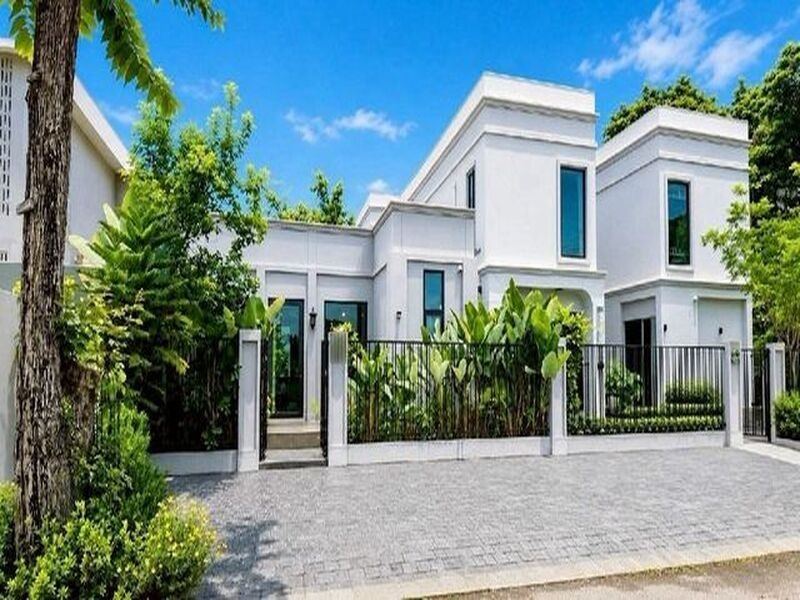 โซนรวมโชค ขาย 29.5 ล้าน 210.7 ตรว. บ้านหรูสไตล์ Modern English ฟังก์ชันครบ ทำเลศักยภาพ รองรับทั้งการอยู่อาศัย และการทำธุรกิจในบ้านอย่างลงตัว