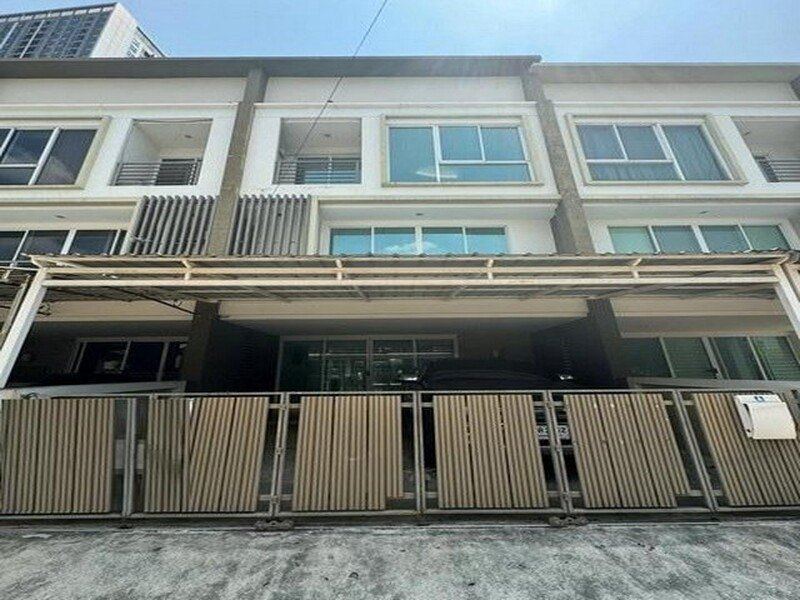 ขายทาวน์โฮม 3ชั้น โครงการ ลุมพินี ทาวน์ เรสซิเดนซ์ ลาดพร้าว สเตชั่น ซอยลาดพร้าว 21 ใกล้ MRT ลาดพร้าว