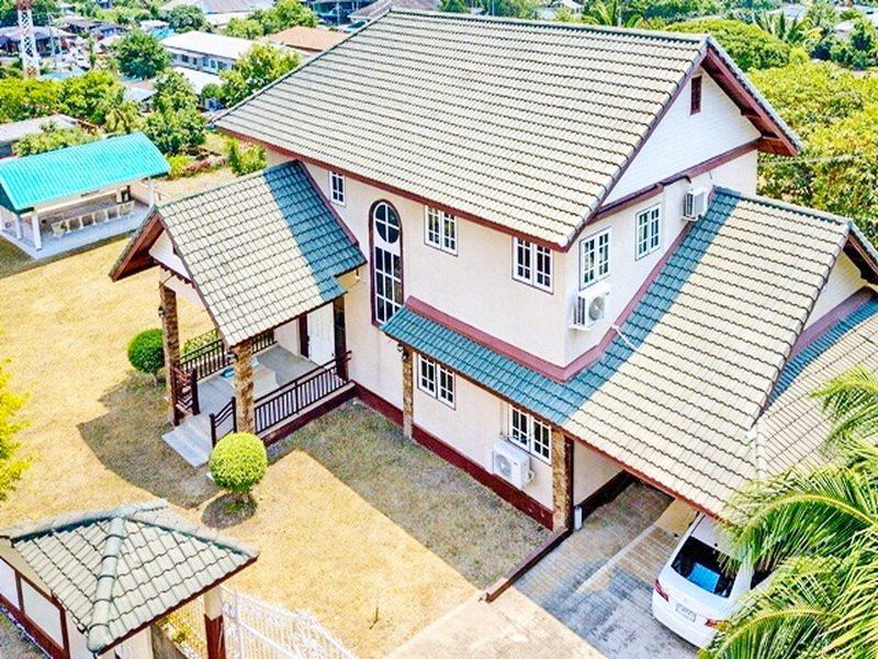 ตรงข้าม ศาลจังหวัดระยอง Golden Golf บ้านเดี่ยวหรู 2 ชั้น 4นอน 4น้ำ รร.อัสสัมชัญระยอง 1 กม. รร.เซนต์โยเซฟระยอง 180 ตร.ว. 278 ตร.ม
