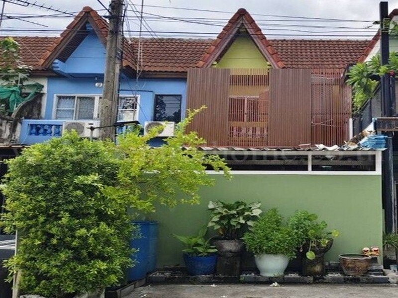 ทาวน์เฮ้าส์ 2 ชั้น หมู่บ้าน ชาวฟ้าลำลูกกา-คลอง2 พร้อมอยู่ ทำเลดี ใกล้สนามบินดอนเมือง