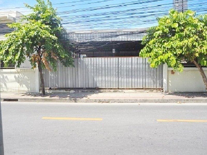 เซ็นทรัล พระราม3 ให้เช่าที่ดิน โชว์รูม ร้านอาหาร 212ตรม. Homeproพระราม3 700ม. โรงเรือนโครงสังกะสี สะพานแขวน สะพานพระราม 9 1.5 กม. 53ตร.วา.