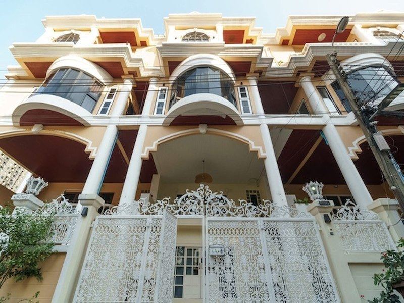 BH4049 ให้เช่า Luxury Townhome 5 ชั้น ทองหล่อ 25 บ้านหรู Fully Furnished พร้อม Rooftop Jacuzzi ใจกลางสุขุมวิท