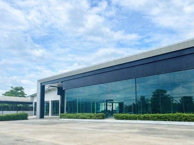 ถ.สายเอเชีย หน้ากว้าง 38 เมตร 1,700 ตร.ม.โชว์รูมพร้อมใช้งาน บนพื้นที่ 2 ไร่ สิงห์บุรี บางมัญ