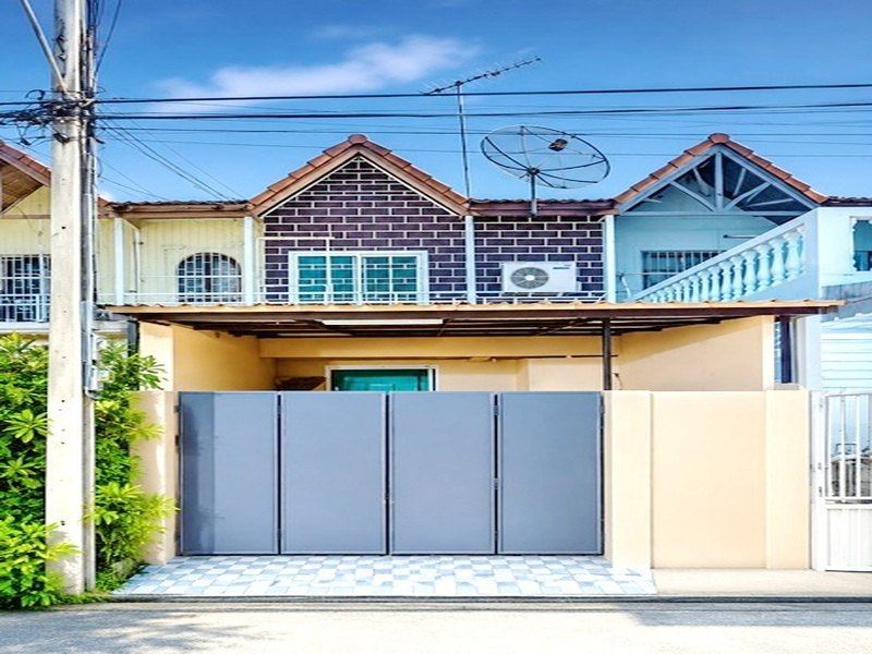 MRT รามคำแหง 1.5 กม.ทาวน์เฮ้าส์ 2 ชั้น 3 นอน 2 น้ำ 16 ตร.ว.เดินทางสะดวก  ใกล้ ม.อัสสัมชัญ เอแบค หัวหมาก 500 ม.
