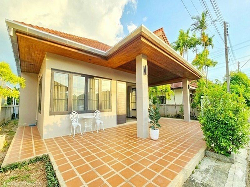 ใกล้ตลาดสดป่าคลอก 700 ม. 56ตร.ว. รร.สิทธิ์สุนทรบำรุง 1.2 กม. ป่าคลอก ถลาง ภูเก็ต  7-11หน้าหมู่บ้าน บ้านเดี่ยวชั้นเดียว 2 นอน 2 น้ำ