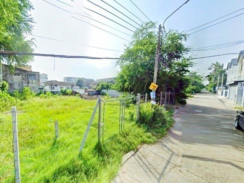 ใจกลางอ่อนนุช สุขุมวิท77 ที่ดินถมแล้วแปลงสุดท้าย ให้เช่า อ่อนนุช 36-44 ใกล้ตลาดเอี่ยมสมบัติ 900 ม.216 ตร.ว. 864 ตร.ม. โลตัสอ่อนนุช 1.4 กม.