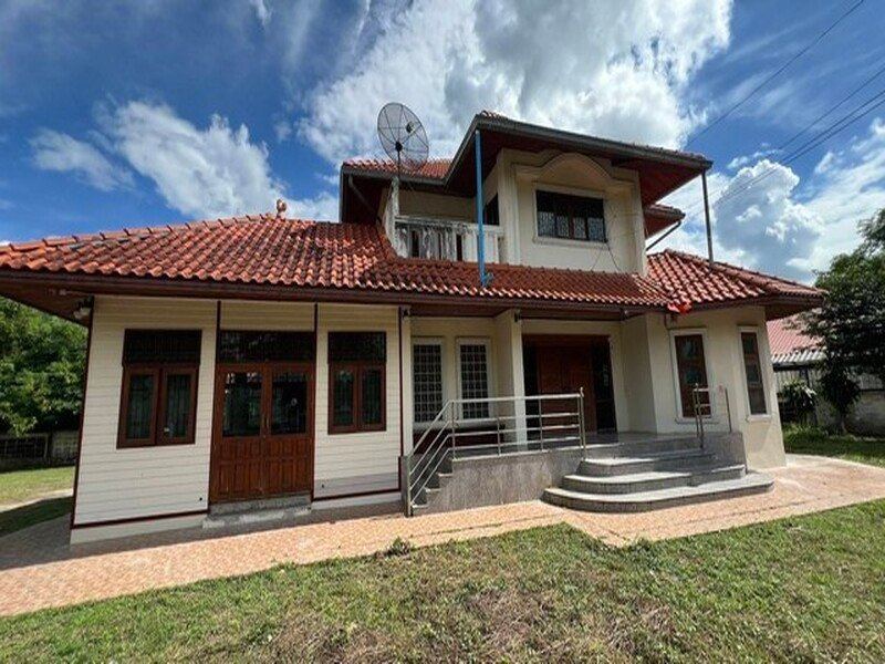บ้านหรูใจกลางเมืองศรีสะเกษ บ้านใหญ่ งานไม้ประดู่ทั้งหลัง ทำเลทองใกล้ศูนย์ราชการ