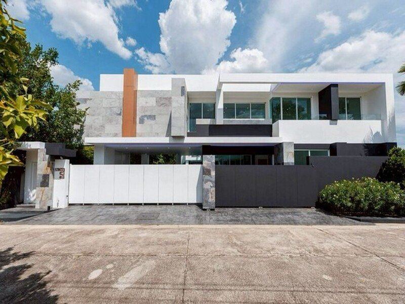 บ้านสร้างใหม่ 2 ชั้น สไตล์โมเดิร์นลักชัวรี่ เนื้อที่กว้างขวาง หางดง