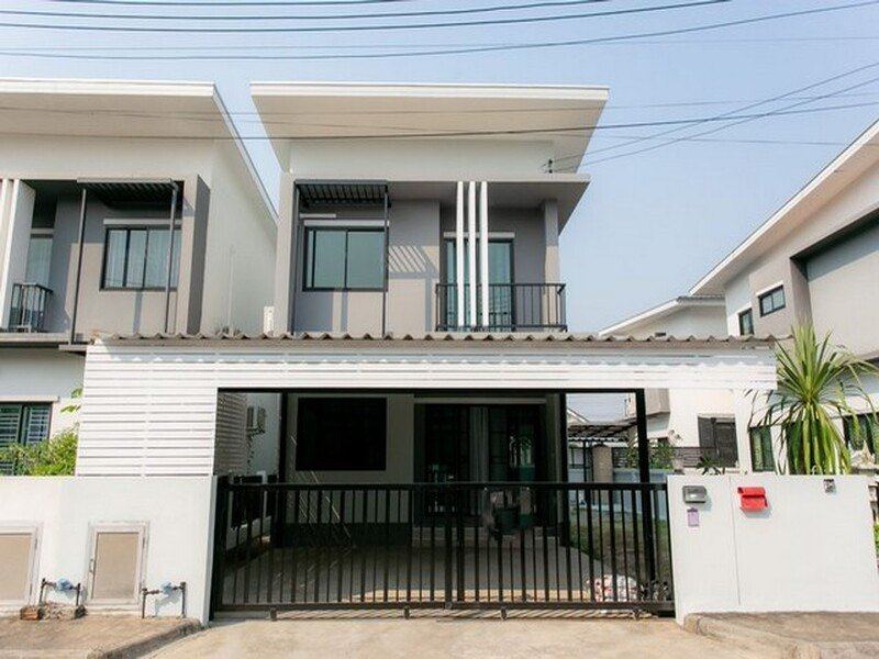 บ้าน 2 ชั้น สไตล์โมเดิร์น รีโนเวทใหม่ ทำเลดี เดินทางสะดวก หางดง