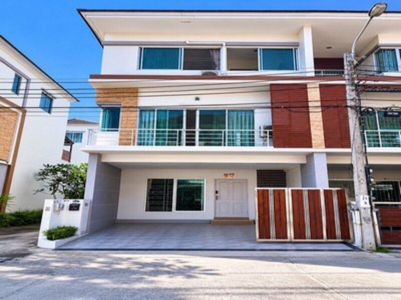 ขายทาวน์โฮม 3 ชั้น หลังมุม โครงการ Private Ville หัวหมาก 11 พื้นที่ 23.5 ตร.วา พร้อมเฟอร์นิเจอร์ Built in เดินทางสะดวก