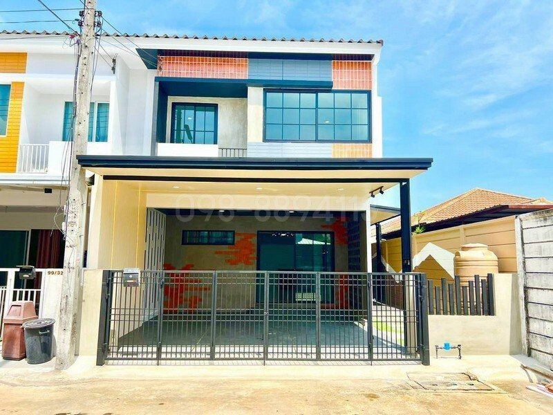 ขายทาวน์เฮ้าส์ เดอะทรัสต์ ทาวน์ วงแหวน ลำลูกกา หน้าบ้านหันหน้าทางทิศใต้ เนื้อที่ 27.5 ตรว 3นอน 2น้ำ