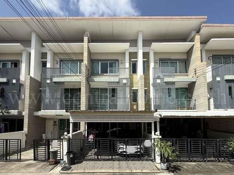 ลดราคาด่วน ทาวน์โฮม 3 ชั้น ทาวน์พลัส ประชาอุทิศ - ทุ่งครุ บ้านสวย พร้อมอยู่