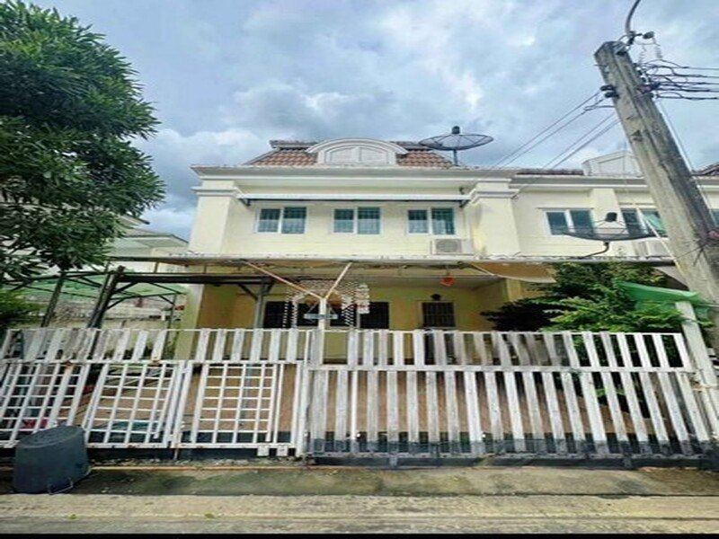 ให้เช่าทาวน์โฮม  เลี้ยงสัตว์ได้  โครงการ The Exclusive Townhome นวลจันทร์ 56   หลังมุม     นวลจันทร์ - เลียบด่วนรามอินทรา