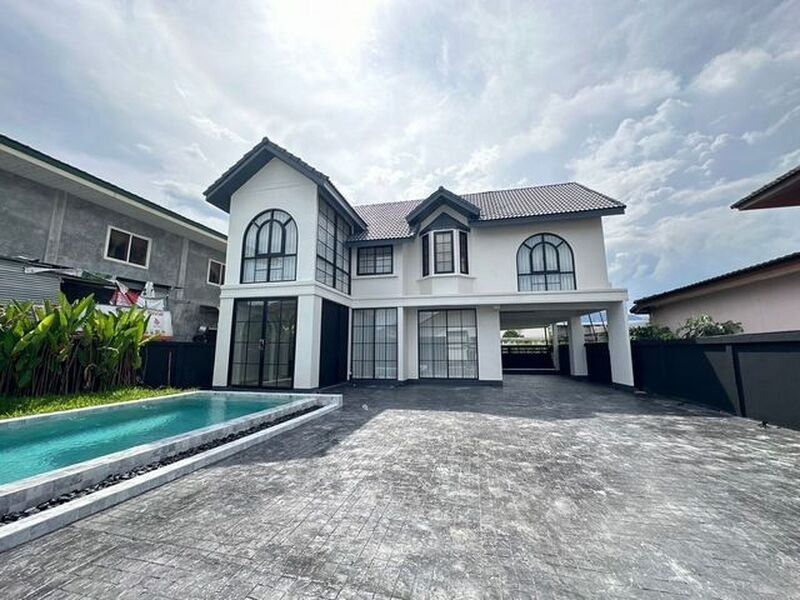 Pool villa #ขายพร้อมผู้เช่า 11 ล้าน #โซนป่าตัน บ้านพูลวิลล่า 2 ชั้น #วิวดอยสุเทพ ตกแต่งสวย #เฟอร์นิเจอร์ครบ ทำเลดี เดินทางสะดวก (สัญญา 3 ปี)