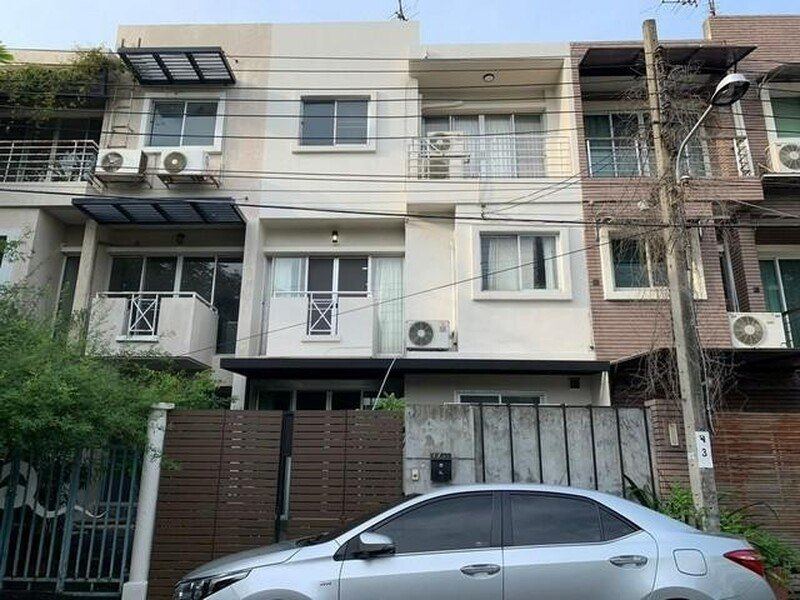 ให้เช่า ทาวน์โฮม 3ชั้น โซนนวมินทร์ หมู่บ้านไพรเวทวิลล่า ซอยนวมินทร์ 135 สามารถทำเป็นHome office ได้
