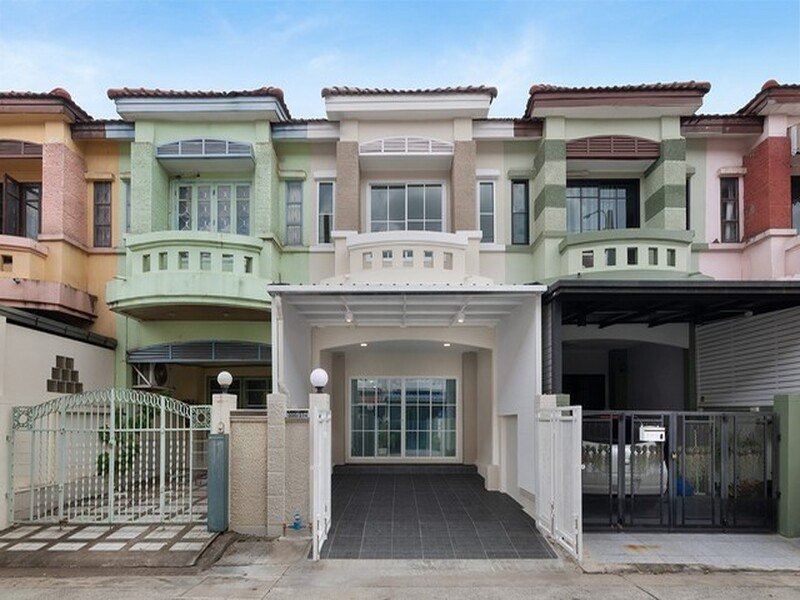 หมู่บ้านบุศรินทร์ บางบัวทอง ต่อเติมครบพร้อมอยู่ ทำเลดี ใกล้รถไฟฟ้า