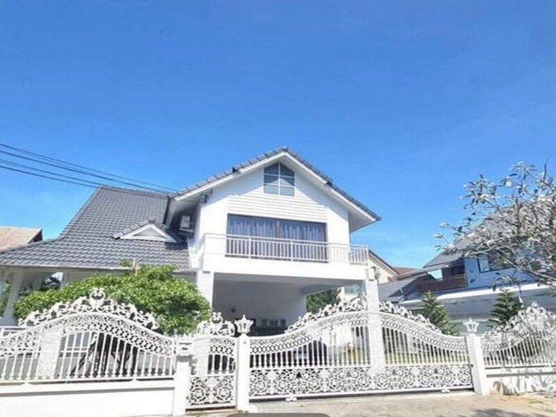 ให้เช่าและขายบ้านเดี่ยว มบ.คันทรีโฮม1 ขนาด 99 ตรว 3นอน เฟอร์นิเจอร์ครบ พร้อมเข้าอยู่ ใกล้เจพาร์ค ใกล้นิคมแหลมฉบัง ศรีราชา ชลบุรี