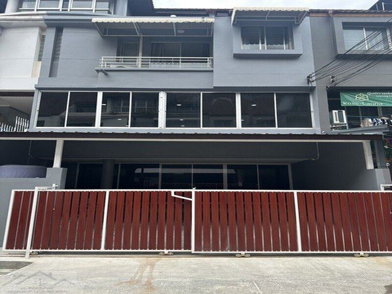 ให้เช่าโฮมออฟฟิศ 4 ชั้น 300 ตร.ม. 5 ห้อง หมู่บ้านสินธานี ลาดพร้าว 80 รีโนเวทใหม่ ใกล้เลียบด่วน ใกล้รัชดาเหม่งจ๋าย