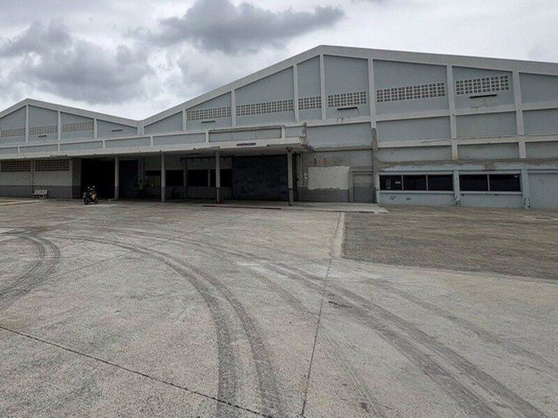 ให้เช่าโกดังพื้นที่ใช้สอยรวม 20,000 ตารางเมตร แบ่งเช่าใด้ ติดถนนใหญ่ ระหว่างสาย 4 กับสาย 5