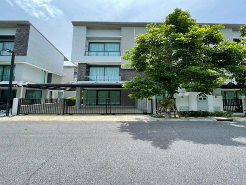 ขาย ให้เช่า บ้าน 3 ชั้น Super Luxury Villa โครงการ บ้านกลางเมือง คลาสเซ่ เอกมัย รามอินทรา ถนนสุคนธสวัสดิ์ 19 ซอยนกสกุล ถนนประเสริฐมนูกิจ