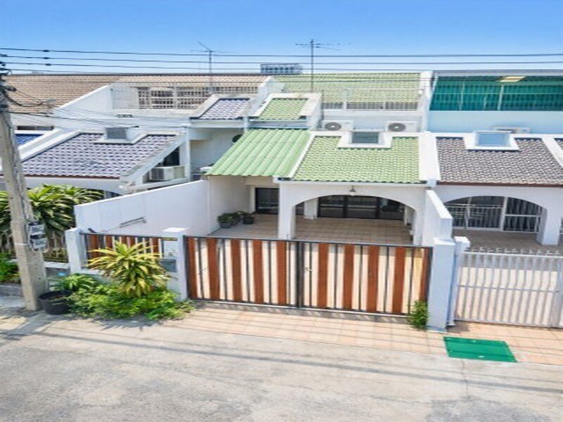 ประชาชื่น1-9  MRT เตาปูน 500 ม.คฤหาสน์นวมตั้ง  3ชั้น 4-5นอน 4น้ำ ใกล้ตลาดสดเตาปูน 800 ม. 32 ตร.ว. 380 ตร.ม