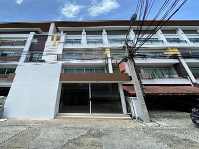 โฮมออฟฟิศ 4 ชั้น  260 ตารางเมตรโครงการบิสทาวน์ ลาดพร้าว ตกแต่งแล้ว พร้อมอยู่