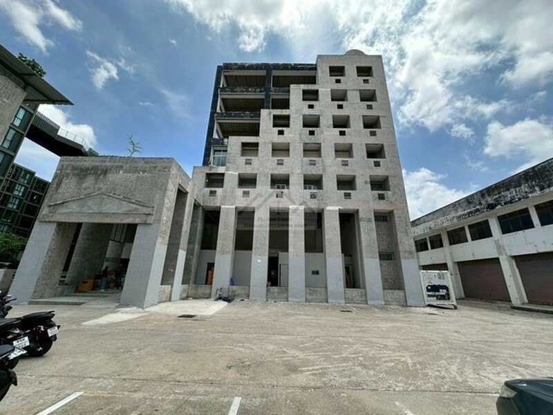ให้เช่าอาคาร 7 ชั้น 4,200 ตร.ม. พร้อมโกดัง ทำเลศักยภาพ ศรีนครินทร์ ใกล้ซีคอน และรถไฟฟ้าสายสีเหลือง พร้อมรองรับทุกไอเดียการพัฒนาและปรับปรุง