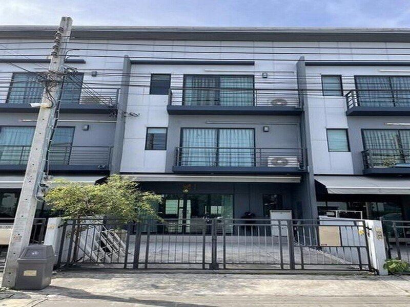 ให้เช่าทาวน์โฮม 3 ชั้น โครงการ บ้านกลางเมือง พระราม 9-อ่อนนุช ถนนเลียบวงแหวนรอบนอก