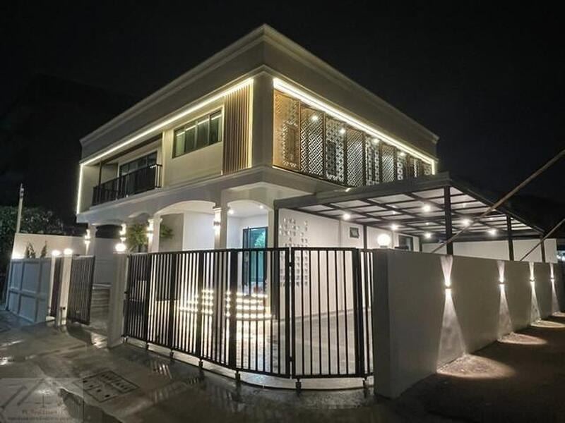 HS 1933 ขายบ้านเดี่ยวหลังมุม 66 ตรว. สไตล์ Modern Craftmanship นวมินทร์ 127 พร้อม Double Volume สูง 6 เมตร จอดรถ 6 คัน