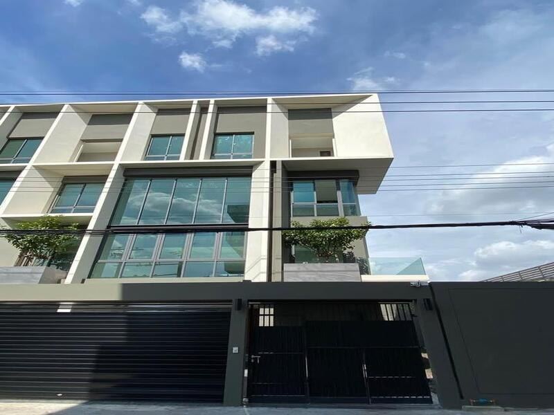 HR 9960 ให้เช่าและขายโฮมออฟฟิศ4ชั้น หลังมุม Myst อ่อนนุช ศรีนครินทร์ มีลิฟท์ ใกล้รถไฟฟ้าสายสีเหลือง ศรีนุช