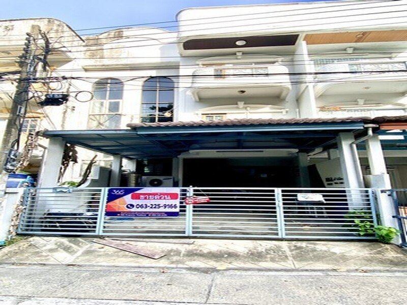 ขาย ทาวน์ เฮ้าส์ ทาวน์ โฮม 3 ชั้น หมู่บ้าน 84 แมนชั่น ลาดพร้าว 84 ประดิษฐ์มนูธรรม 3 ห่างถนนใหญ่ เลียบด่วน รามอินทรา เพียง 300 เมตร