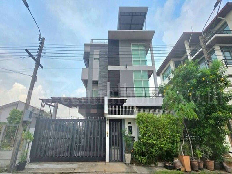ลดราคา บ้านเดี่ยว 3 ชั้น รามอินทรา 31 ใกล้ MRT รามอินทรา กม.4