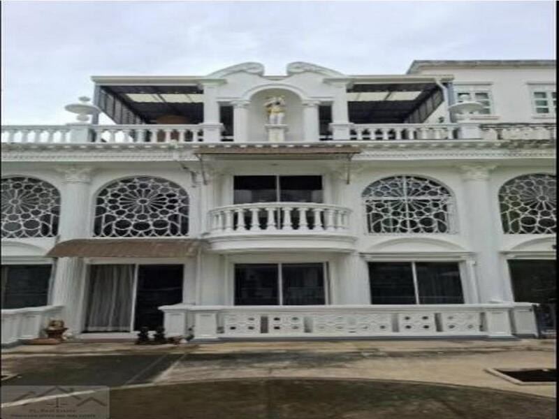 HR 10058 ให้เช่าทาวน์โฮม 4 ชั้น โครงการ Leo Classic Place สุขุมวิท 49/13 เฟอร์ครบ พร้อมอยู่ใกล้ BTS ทองหล่อ–พร้อมพงษ์ เลี้ยงสัตว์ได้