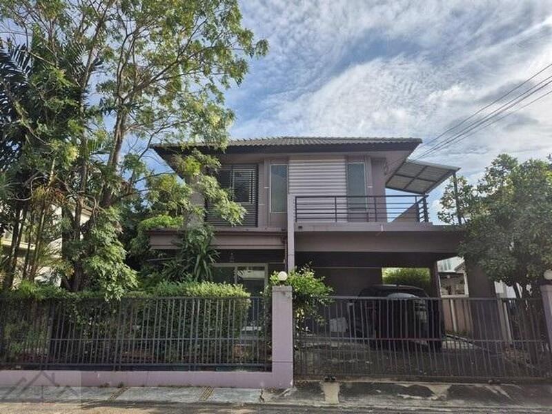 HR 9896 ให้เช่าบ้านเดี่ยว 2 ชั้น 56.5 ตรว. 3 ห้องนอน หมู่บ้านปาริชาต ซอยคุ้มเกล้า 11 ลาดกระบัง