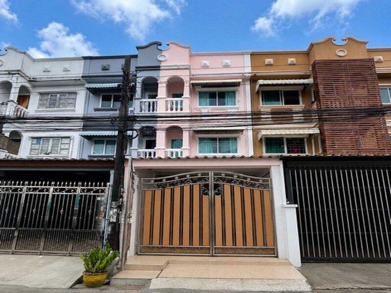 ขายด่วน ราคาพิเศษ ทาวน์เฮาส์ 3 ชั้น ทำเลดี ซ.รามคำแหง 176  ใกล้รถไฟฟ้าสายสีส้ม