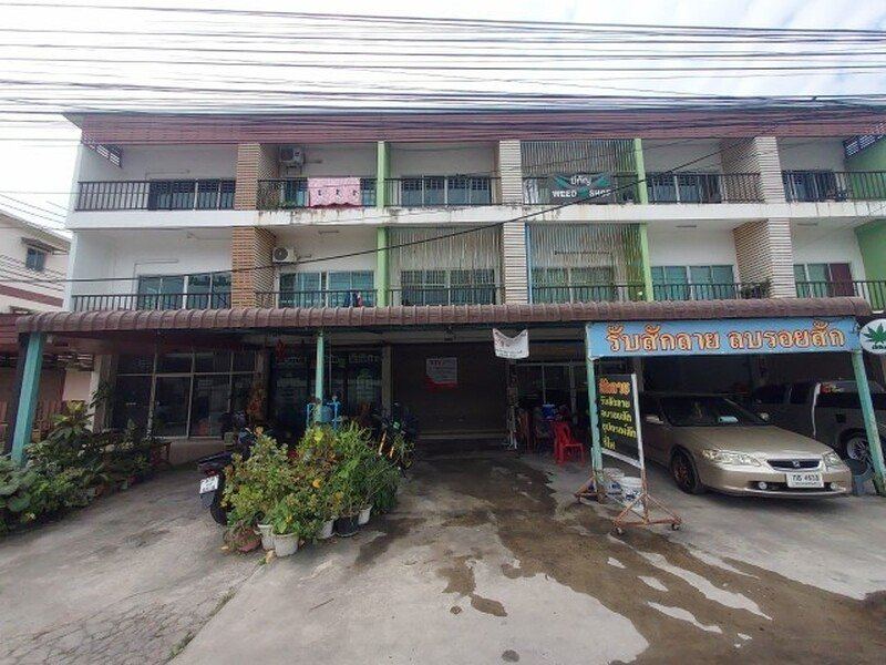 ขายอาคารพาณิชย์ 3 ชั้น ถนนห้วยปราบ-พันเสด็จใน ศรีราชา จังหวัดชลบุรี