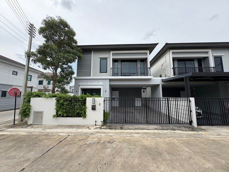ขายบ้านแฝด บริทาเนีย วงแหวน จตุโชติ ทำเลลำลูกกา 3 ห้องนอน เนื้อที่ 36 ตร.วา พร้อมอยู่ ใกล้ตลาดมารวย เหมาะครอบครัว ราคา 7.4 ล้านบาท