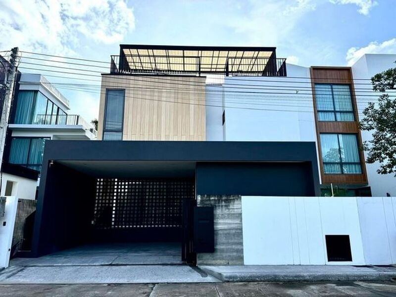 โซนเจ็ดยอด ขาย 15.9 ล้าน Pool villa 3 ชั้น ตกแต่งสุดหรู #เฟอร์นิเจอร์บิ้วอินครบ #สไตล์โมเดิร์น พร้อมเข้าอยู่ได้เลย ปล่อยเช่าก็ได้