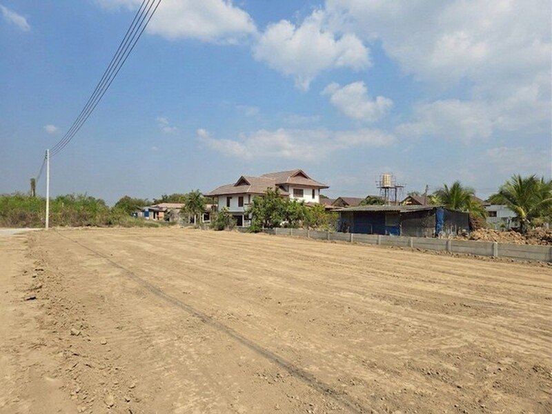 ขายที่ดิน ต.เวียงยอง อ.เมือง จ.ลำพูน 3 แปลง แปลงละ 1 งาน พร้อมเสาเข็มสามารถปลูกสร้างบ้านต่อได้เลย