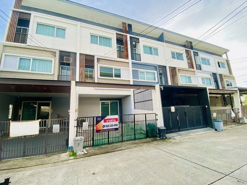 ขาย / ให้เช่า ทาวน์โฮม 3 ชั้น พาทิโอ บางนา วงแหวน ซอยเจโม กิ่งแก้ว 25/1 กาญจนาภิเษก 39 ใกล้ รพ.จุฬารัตน์ 9 แอร์พอร์ต