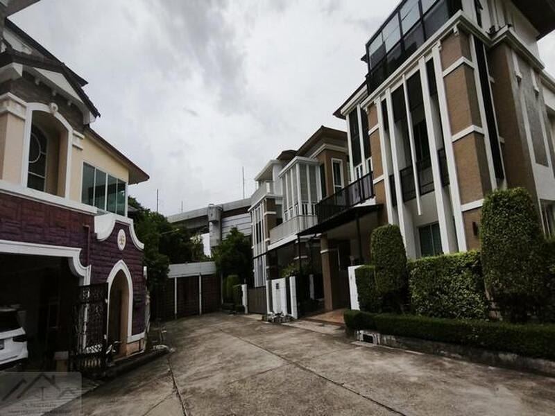 P3290 ให้เช่า บ้านเดี่ยว 3 ชั้น บ้านกลางกรุง เดอะนีซ รัชวิภา Baan Klang Krung The Nice Ratchavipha  ตกแต่งเฟอร์นิเจอร์ครบ ใกล้บองมาร์เช่