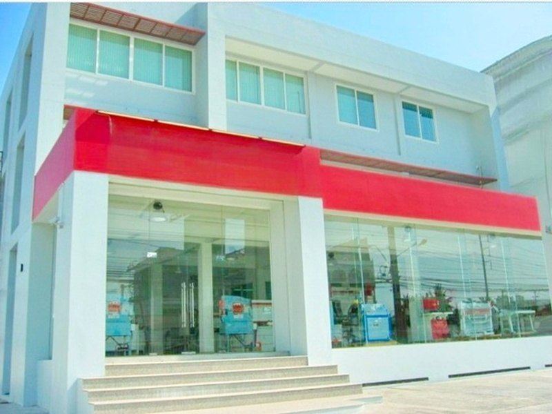 โชว์รูม และอาคารพาณิชย์ 3 ชั้น 4 นอน 4 น้ำ 2ไร่ 100ตร.ว. 1500ตร.ม. โรบินสันลาดกระบัง 1 กม. ใกล้ลิตเติ้ลวอร์ค ลาดกระบัง 1.1 กม.