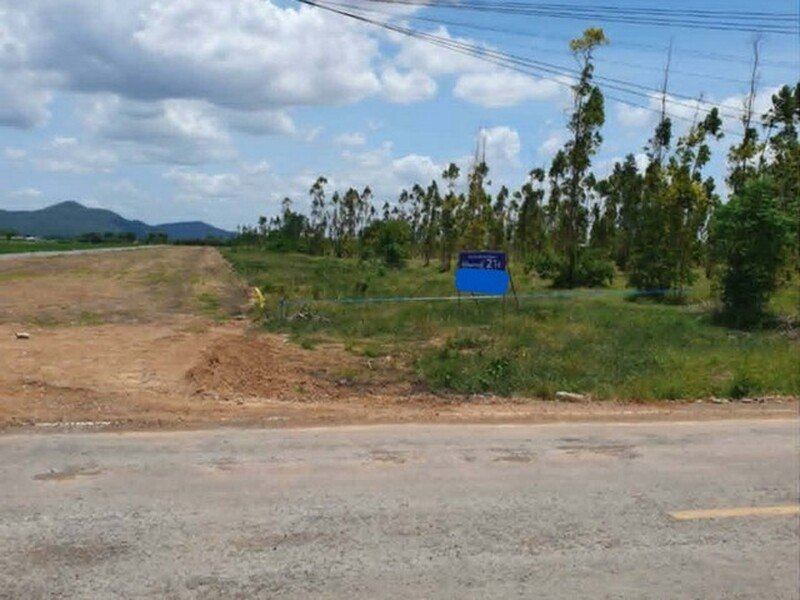 ขายที่ดิน 2ไร่2งาน70ตรว. 1.74ล้านบาท ฟรีโอน ถนน วิวเขา ต.ช่องสาริกา อ.พัฒนานิคม ลพบุรี