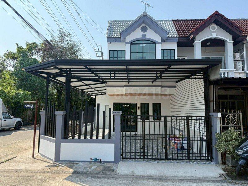 ขายทาวน์เฮ้าส์ 2 ชั้น อรุณธรสุขาภิบาล 5 หลังมุม ขนาด 25 ตรว 3นอน 2น้ำ ตกแต่งสวย ทำเลดี