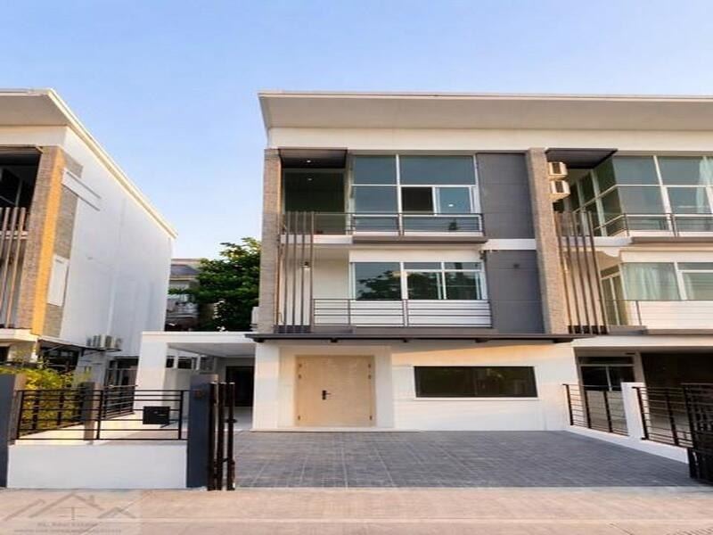 HR 9897 ให้เช่าทาวน์โฮม 3 .5 ชั้น 4 ห้องนอน นาคนิวาส 48 ลาดพร้าว71 รีโนเวทแล้วใหม่พร้อมอยู่