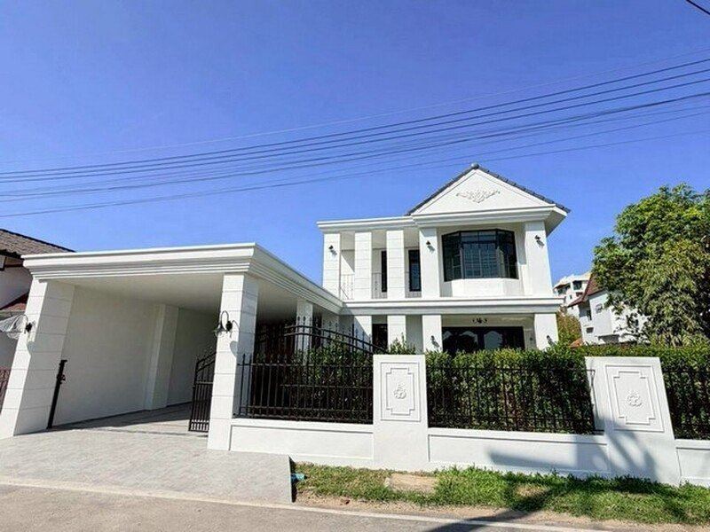บ้าน 2 ชั้น สไตล์โมเดิร์นคลาสสิค เดินทางสะดวกมาก สุเทพ